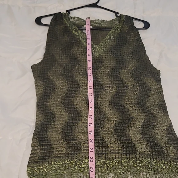 Nicola green sleeveless blouse. - Picture 7 of 8